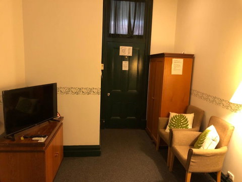 The Palace Hotel - Foster Accommodation 1