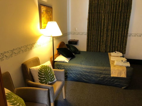The Palace Hotel - Foster Accommodation 7