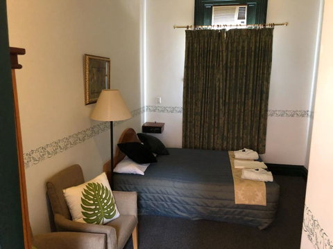 The Palace Hotel - Foster Accommodation 2