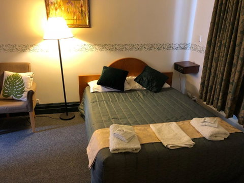 The Palace Hotel - Foster Accommodation 4