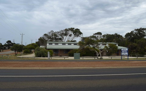 Hopetoun Motel & Chalet Village - Foster Accommodation 18