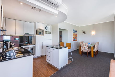 A 406 FANTASTIC OCEAN BEACH And MARINA VIEW APT - MANDURAH - Foster Accommodation 21