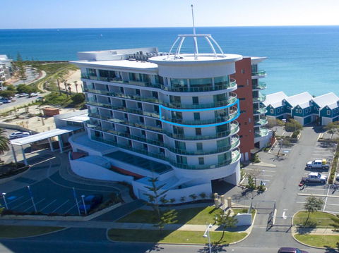 A 406 FANTASTIC OCEAN BEACH And MARINA VIEW APT - MANDURAH - Foster Accommodation 24