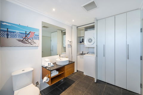 A 406 FANTASTIC OCEAN BEACH And MARINA VIEW APT - MANDURAH - Foster Accommodation 15