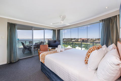A 406 FANTASTIC OCEAN BEACH And MARINA VIEW APT - MANDURAH - Foster Accommodation 13