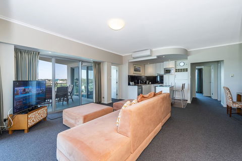 A 406 FANTASTIC OCEAN BEACH And MARINA VIEW APT - MANDURAH - Foster Accommodation 22