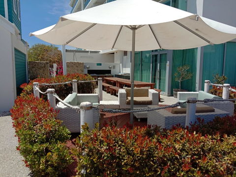 A 406 FANTASTIC OCEAN BEACH And MARINA VIEW APT - MANDURAH - Foster Accommodation 8