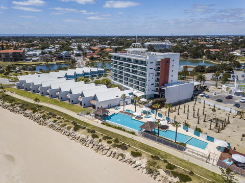 A 406 FANTASTIC OCEAN BEACH And MARINA VIEW APT - MANDURAH - Foster Accommodation 7
