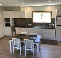 Loma Cottages - Foster Accommodation