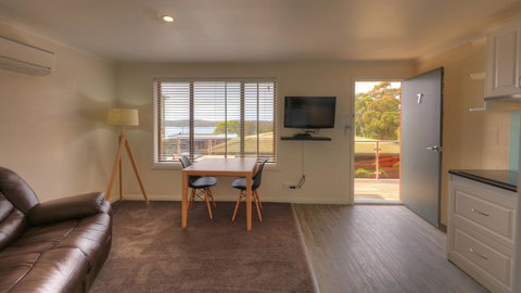 Sweetwater Villas - Foster Accommodation 5