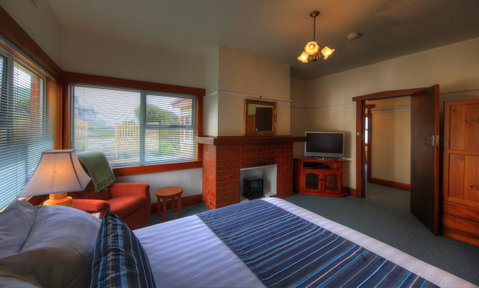 Stanley Village Waterfront Accommodation - Foster Accommodation 17