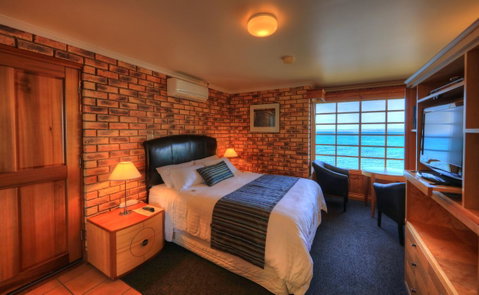 Stanley Village Waterfront Accommodation - Foster Accommodation 24