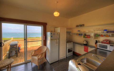 Stanley Village Waterfront Accommodation - Foster Accommodation 19