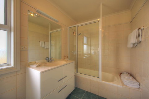 Stanley Village Waterfront Accommodation - Foster Accommodation 11