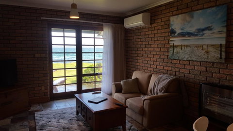 Stanley Village Waterfront Accommodation - Foster Accommodation 2