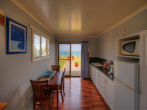 Stanley Village Waterfront Accommodation - Foster Accommodation 14