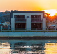 Ulverstone Waterfront Apartments - Foster Accommodation