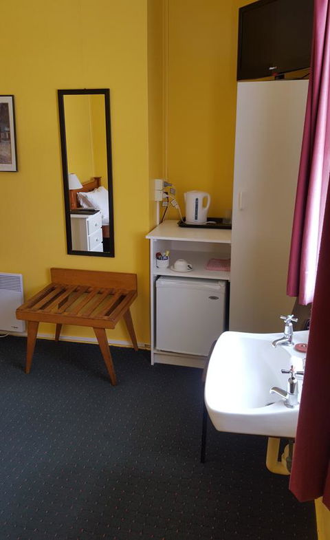 Stanley Hotel & Apartments - Foster Accommodation 34