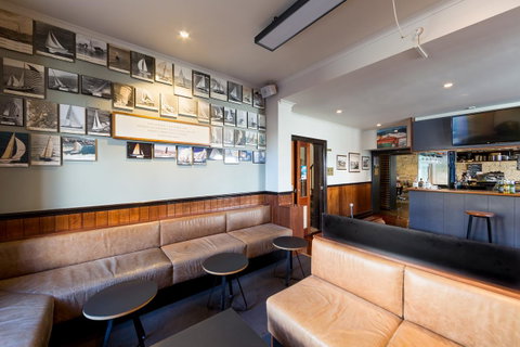 Customs House Hotel - Foster Accommodation 1