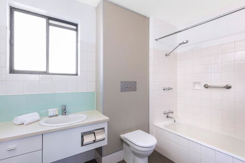 Best Western Plus Launceston - Foster Accommodation 12
