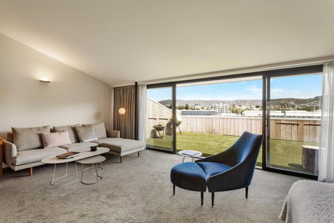 MACq 01 Hotel - Foster Accommodation 24