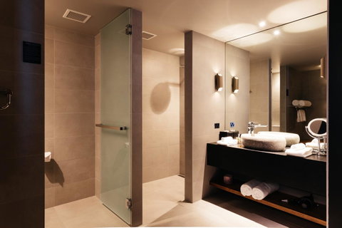 MACq 01 Hotel - Foster Accommodation 2