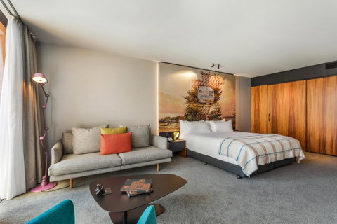 MACq 01 Hotel - Foster Accommodation 1
