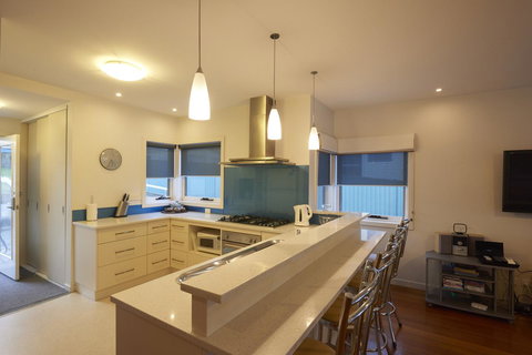 Bridport Holiday Rental - Foster Accommodation 3