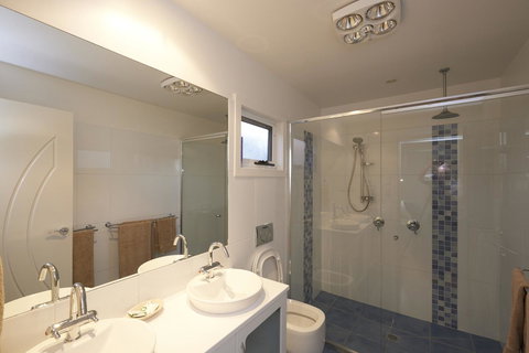 Bridport Holiday Rental - Foster Accommodation 5