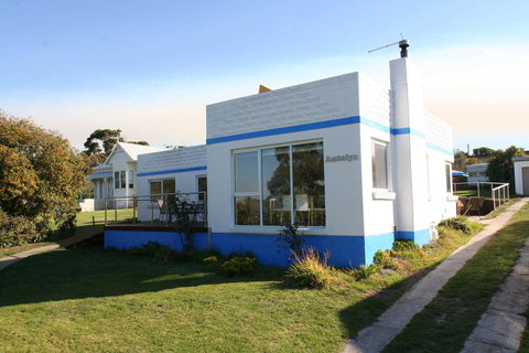 Bridport Holiday Rental - Foster Accommodation 1