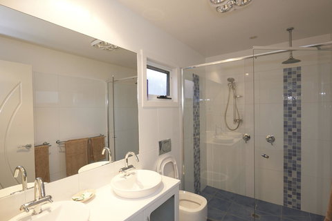 Bridport Holiday Rental - Foster Accommodation 4