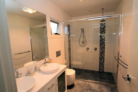 Bridport Holiday Rental - Foster Accommodation 14