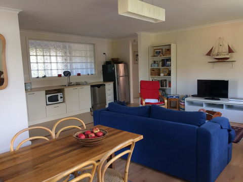 Anchorage Waterfront Retreat - Foster Accommodation 5