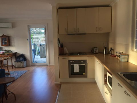 Anchorage Waterfront Retreat - Foster Accommodation 4