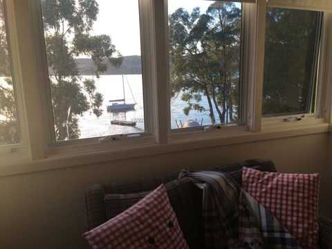 Anchorage Waterfront Retreat - Foster Accommodation 12