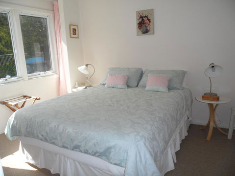 Anchorage Waterfront Retreat - Foster Accommodation 15