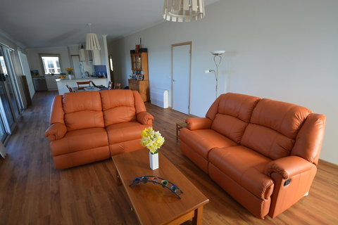 Seascape Beach House - Foster Accommodation 5