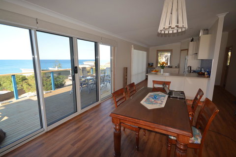 Seascape Beach House - Foster Accommodation 3