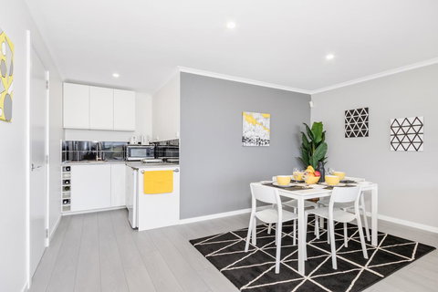 Views Forever - Devonport - Foster Accommodation 7