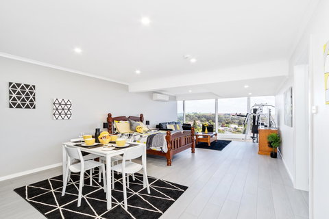 Views Forever - Devonport - Foster Accommodation 4