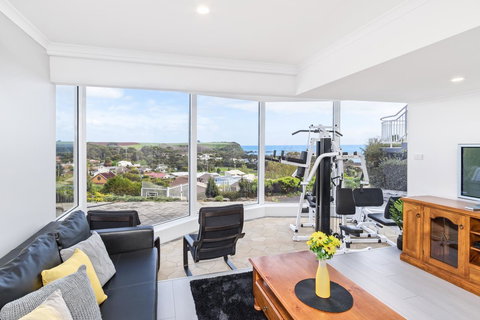 Views Forever - Devonport - Foster Accommodation 0