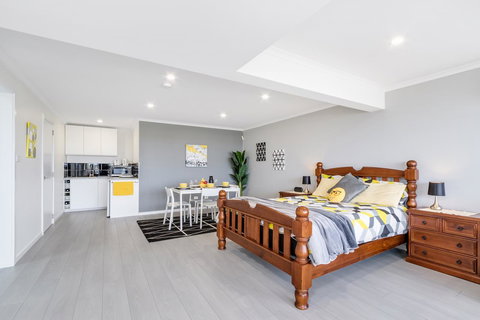 Views Forever - Devonport - Foster Accommodation 6