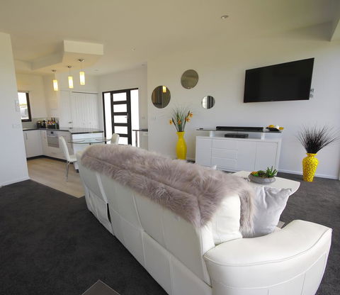 Horizon Deluxe Apartments - Foster Accommodation 2