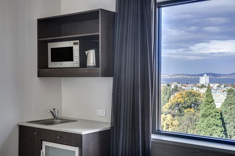 Travelodge Hotel Hobart - Foster Accommodation 3