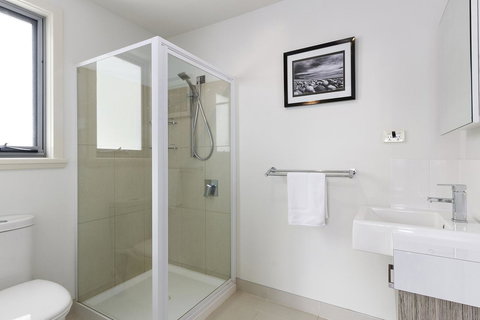 170 Hazards View Drive - Unit 2 - Foster Accommodation 9