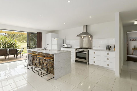 170 Hazards View Drive - Unit 2 - Foster Accommodation 2