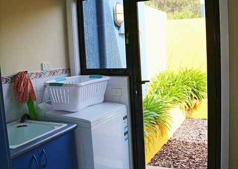 Banksy's By The Bay - Foster Accommodation 14