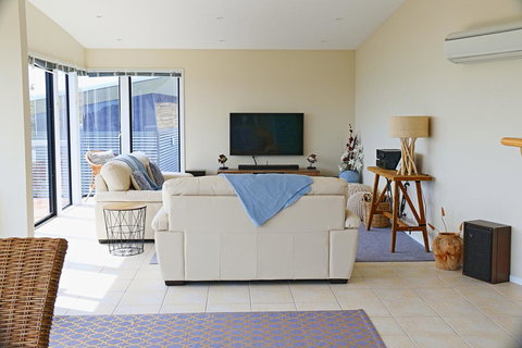 Banksy's By The Bay - Foster Accommodation 8