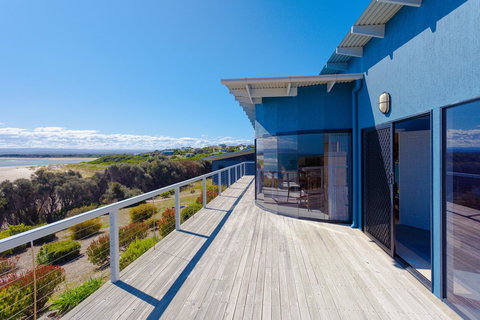 Banksy's By The Bay - Foster Accommodation 17