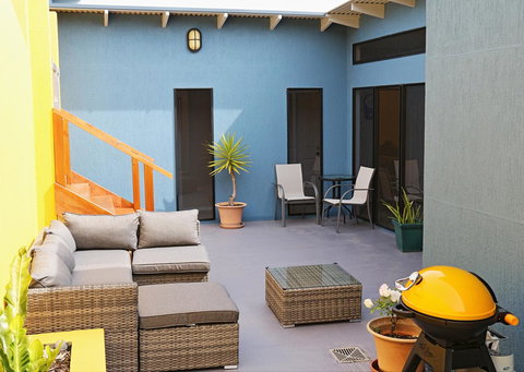 Banksy's By The Bay - Foster Accommodation 1